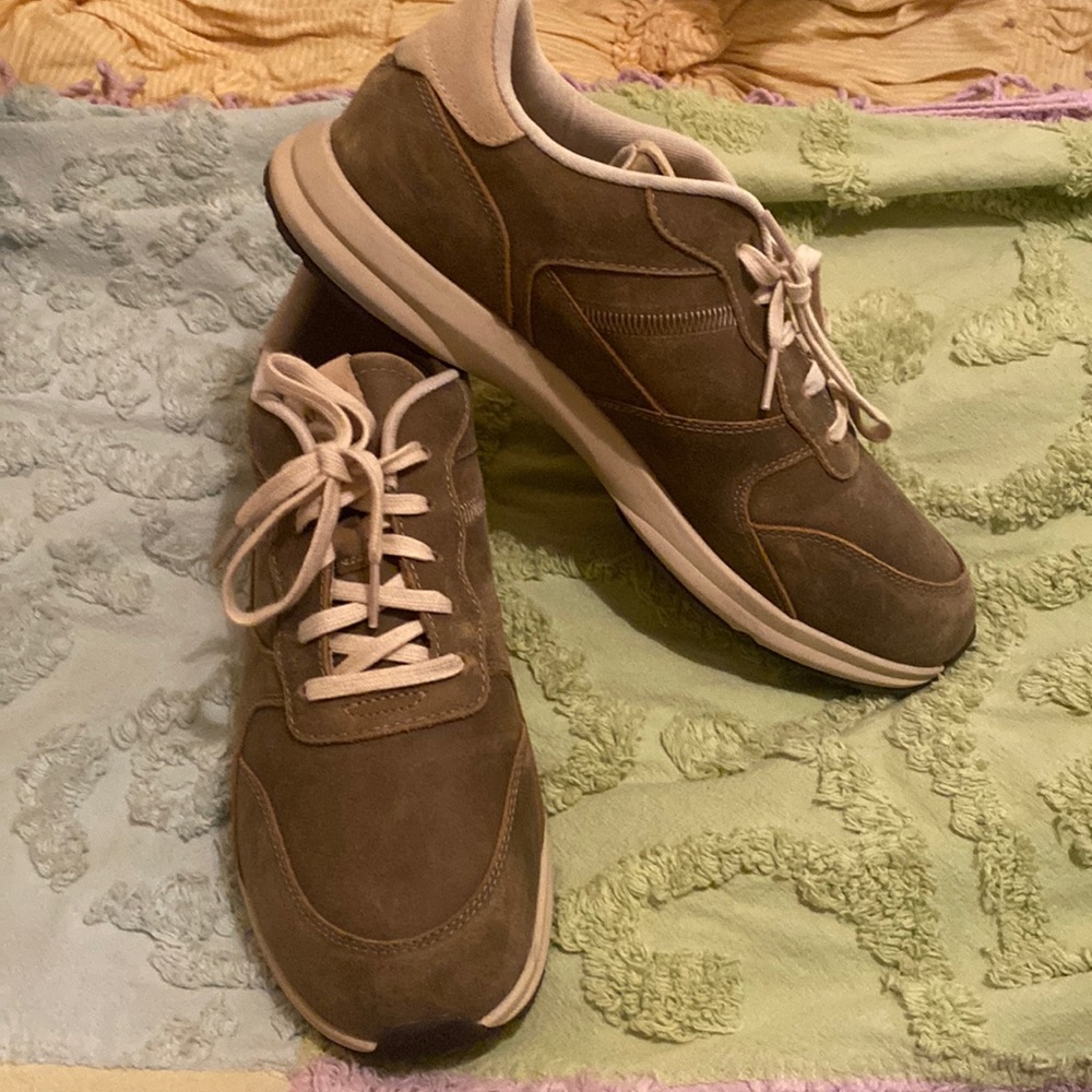 New in Box Ariat Sneakers.  Womens 11 mens 9.5